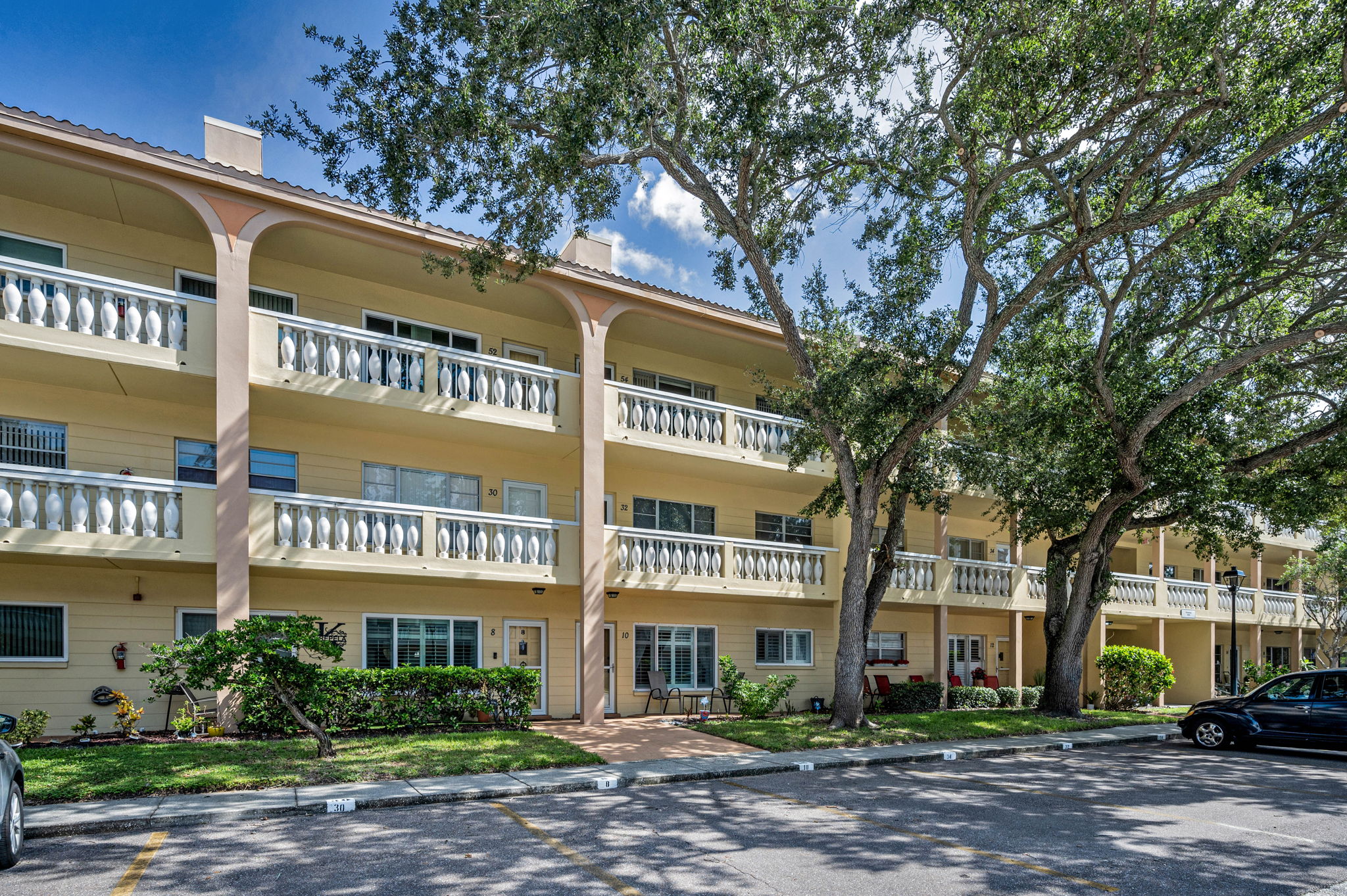 Front Exterior4