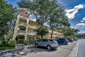 Front Exterior5