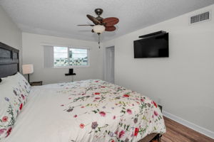 Primary Bedroom1b