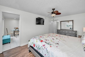 Primary Bedroom1c