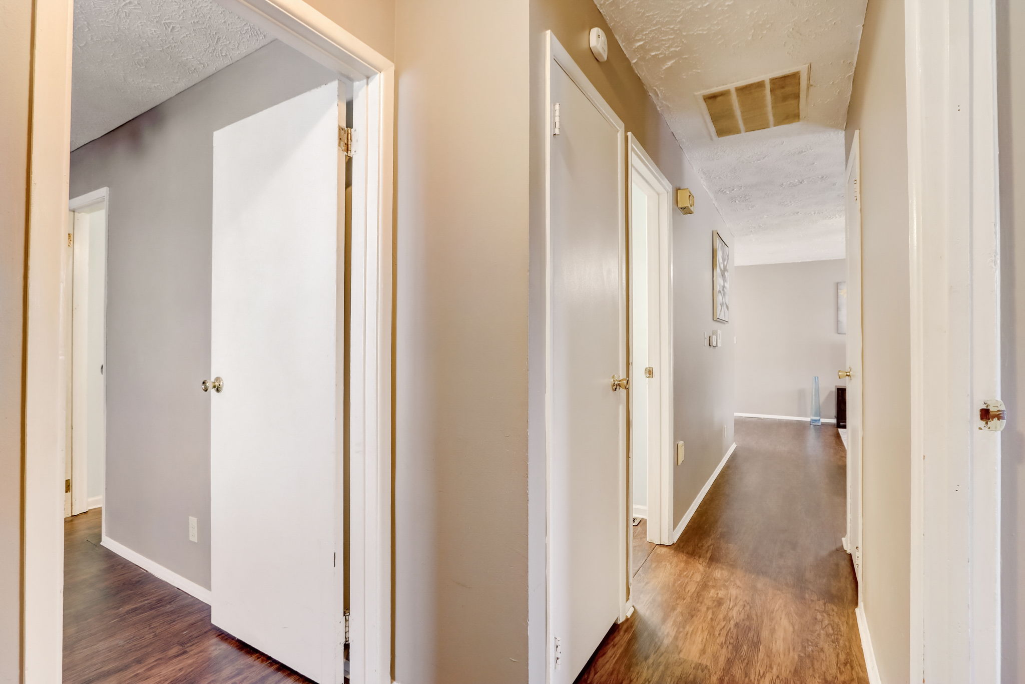 N Kitley Ave-028