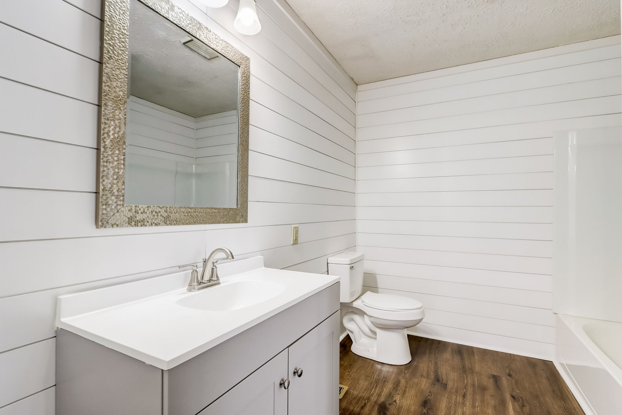 N Kitley Ave-019