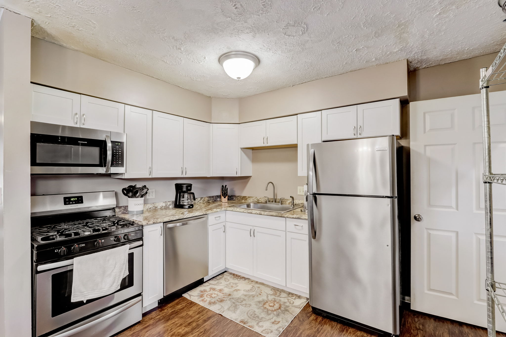 N Kitley Ave-011