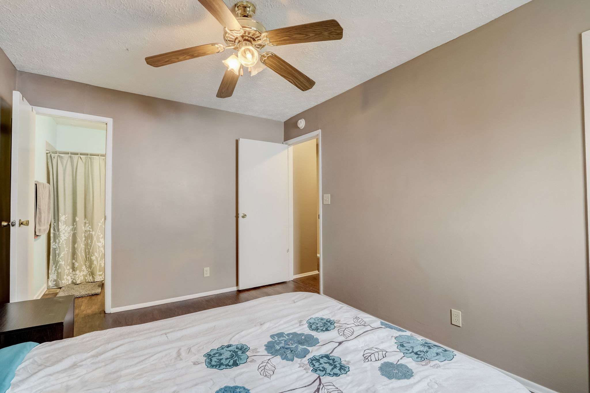 N Kitley Ave-031