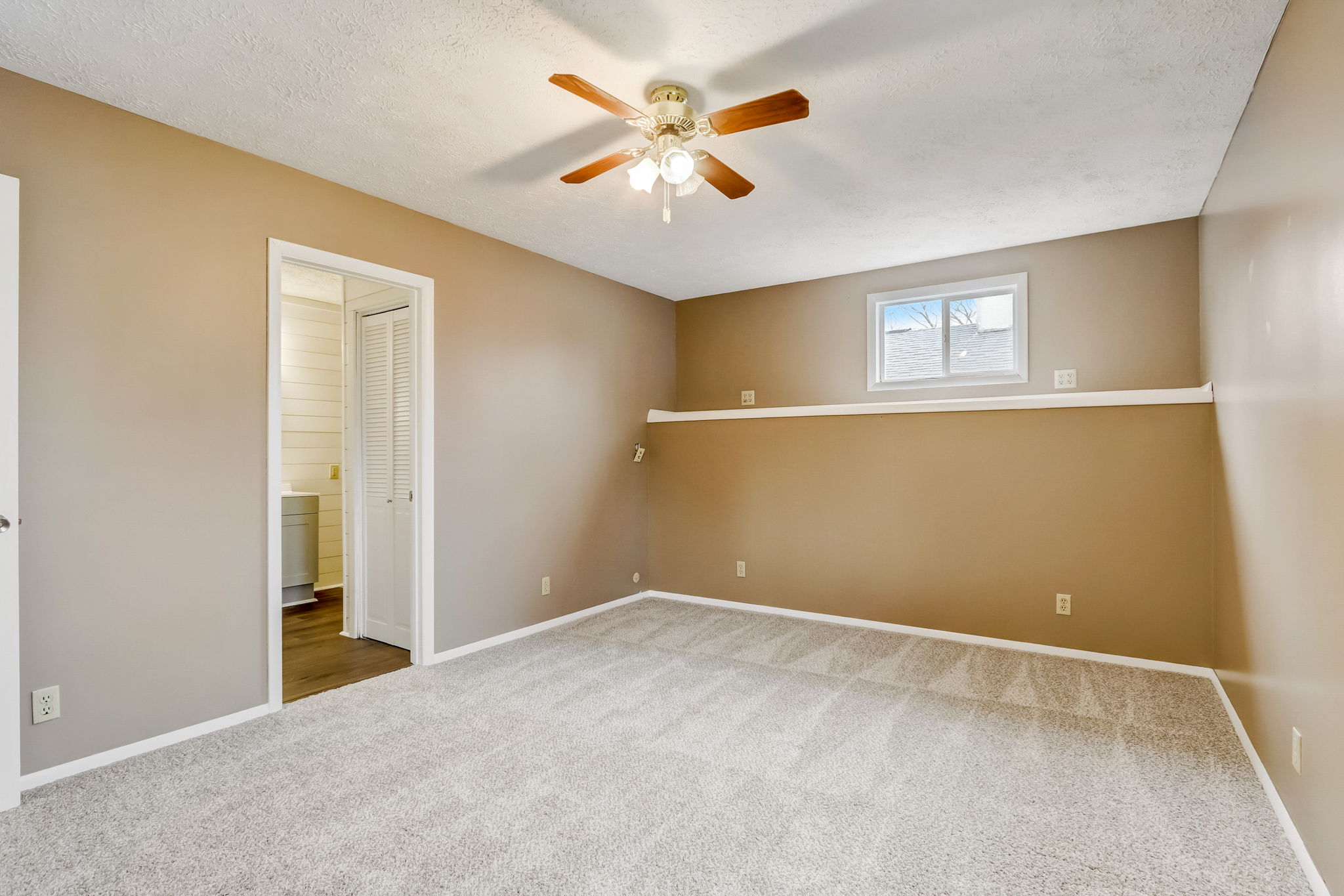 N Kitley Ave-021