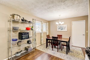 N Kitley Ave-013