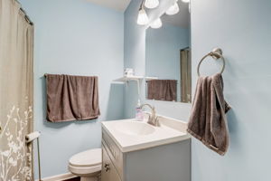 N Kitley Ave-027