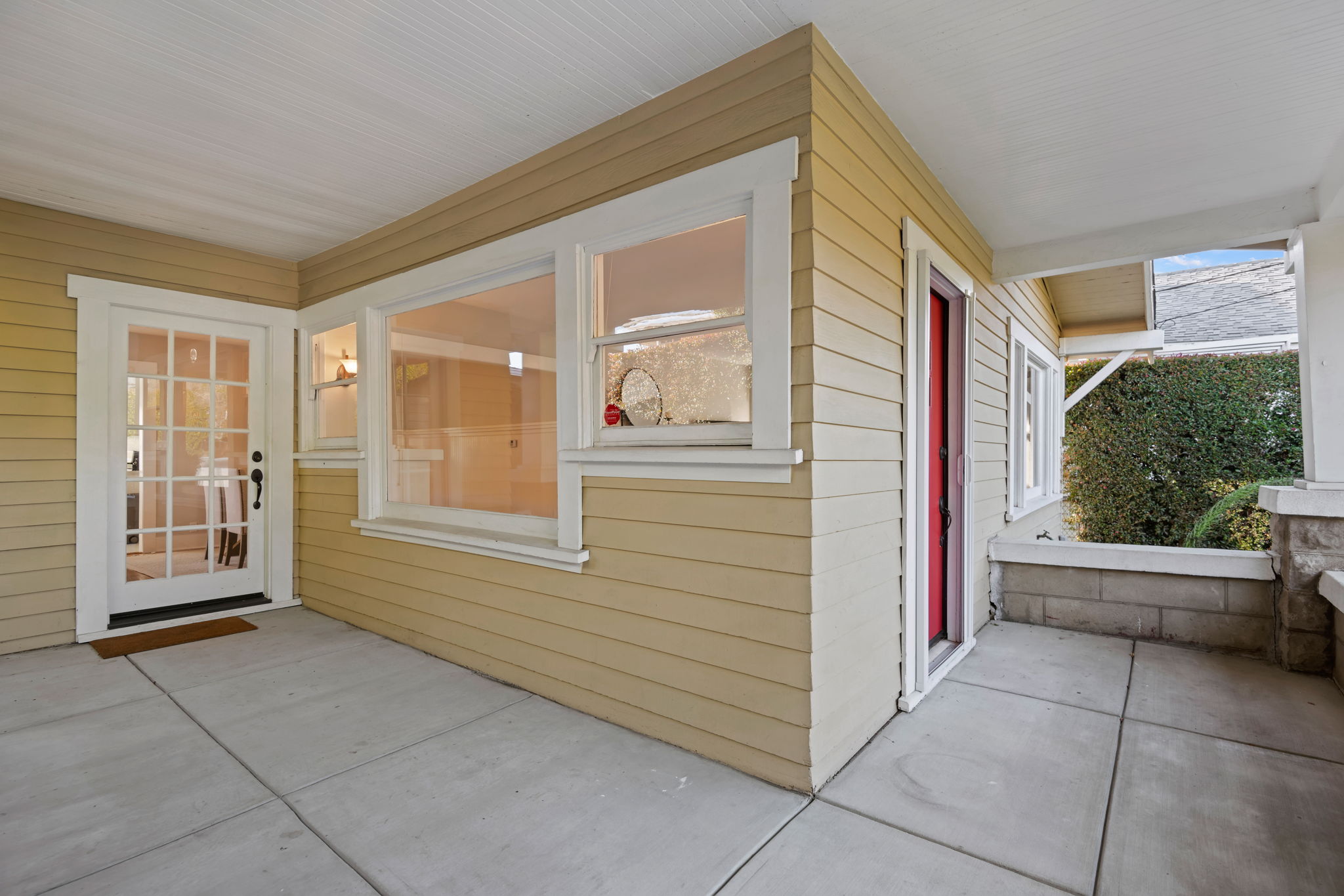 04 - Front Porch