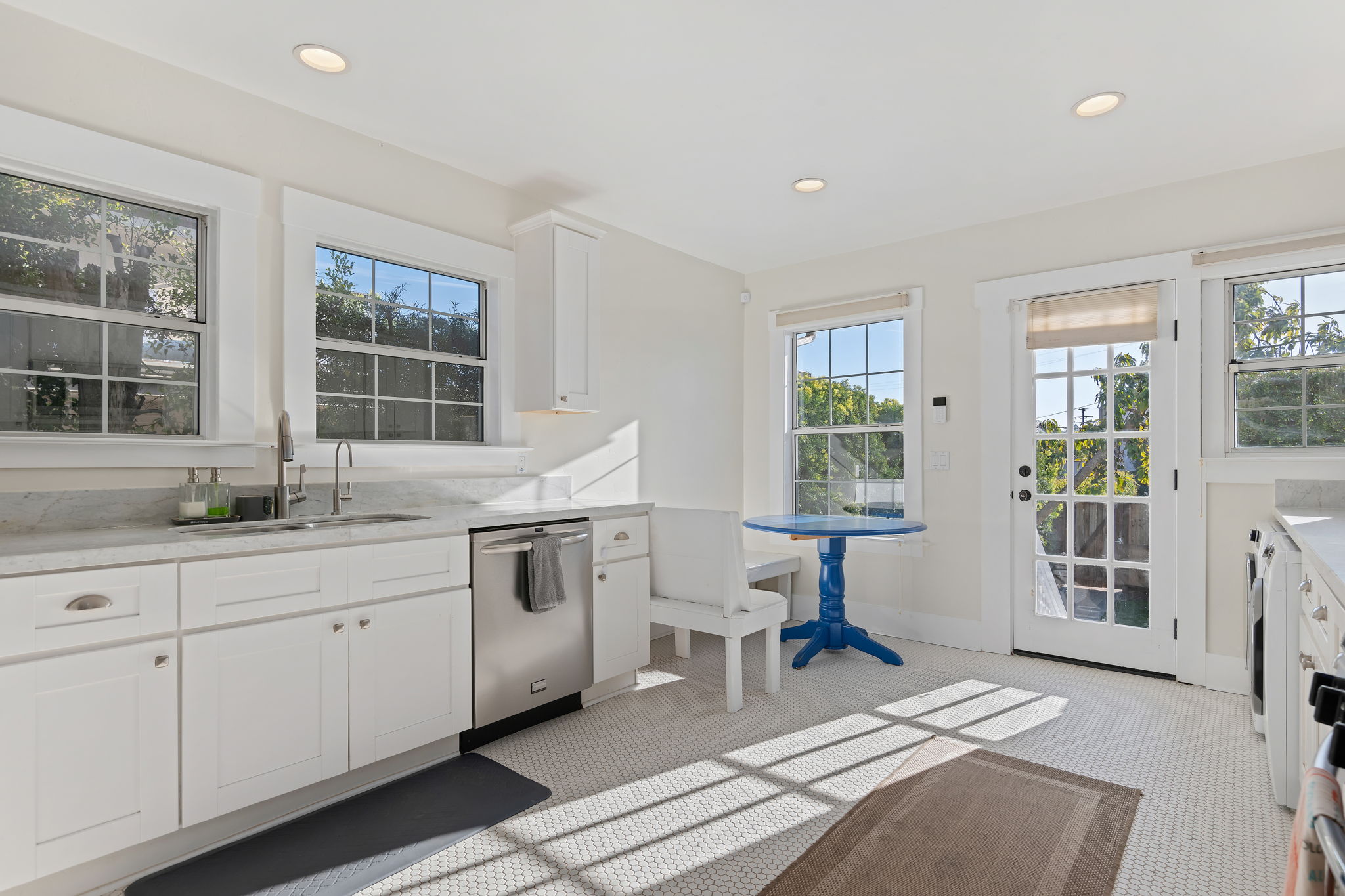 11 - Kitchen