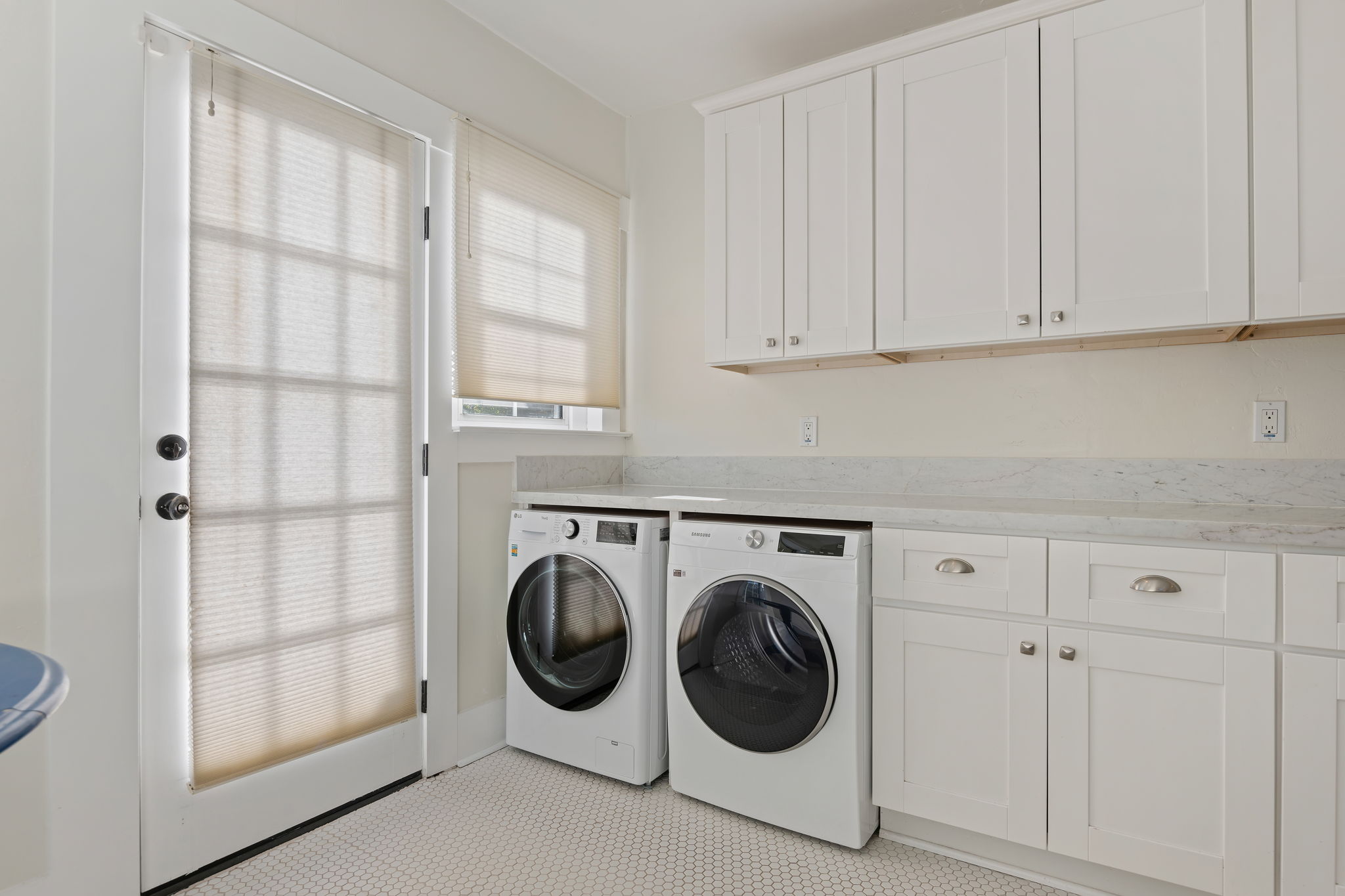 14 - Kitchen