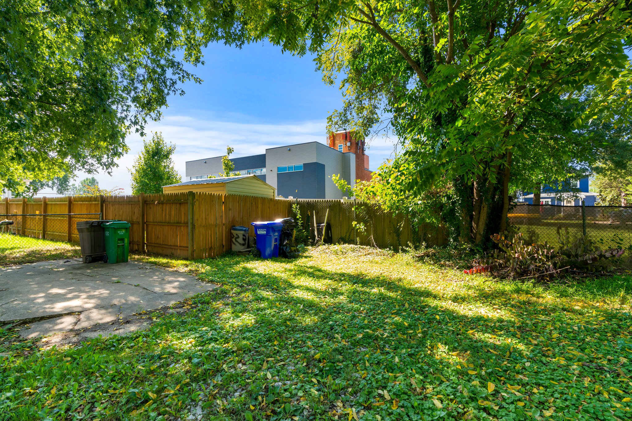 27. Back exterior.JPG