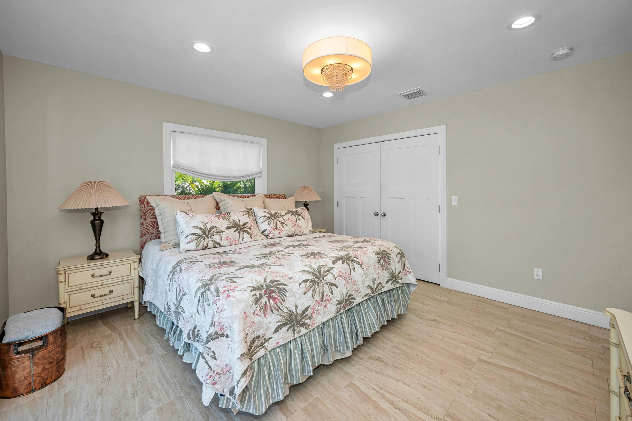 Primary Bedroom1b