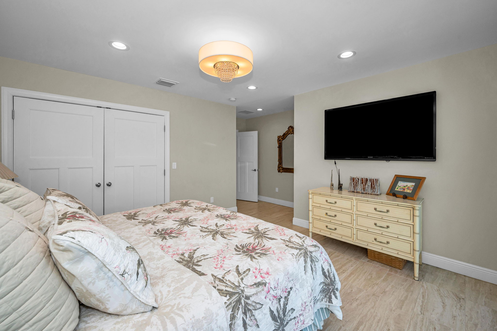 Primary Bedroom1c