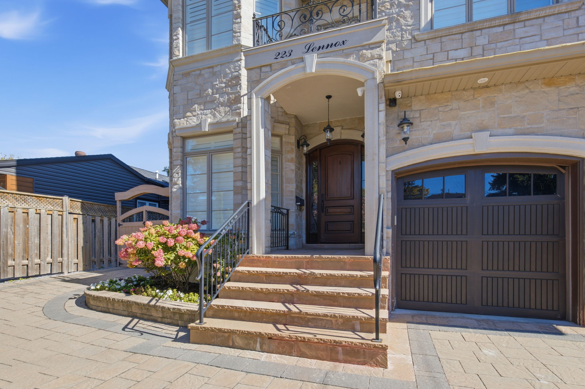 Property in Richmond Hill — delivered property photograph 2