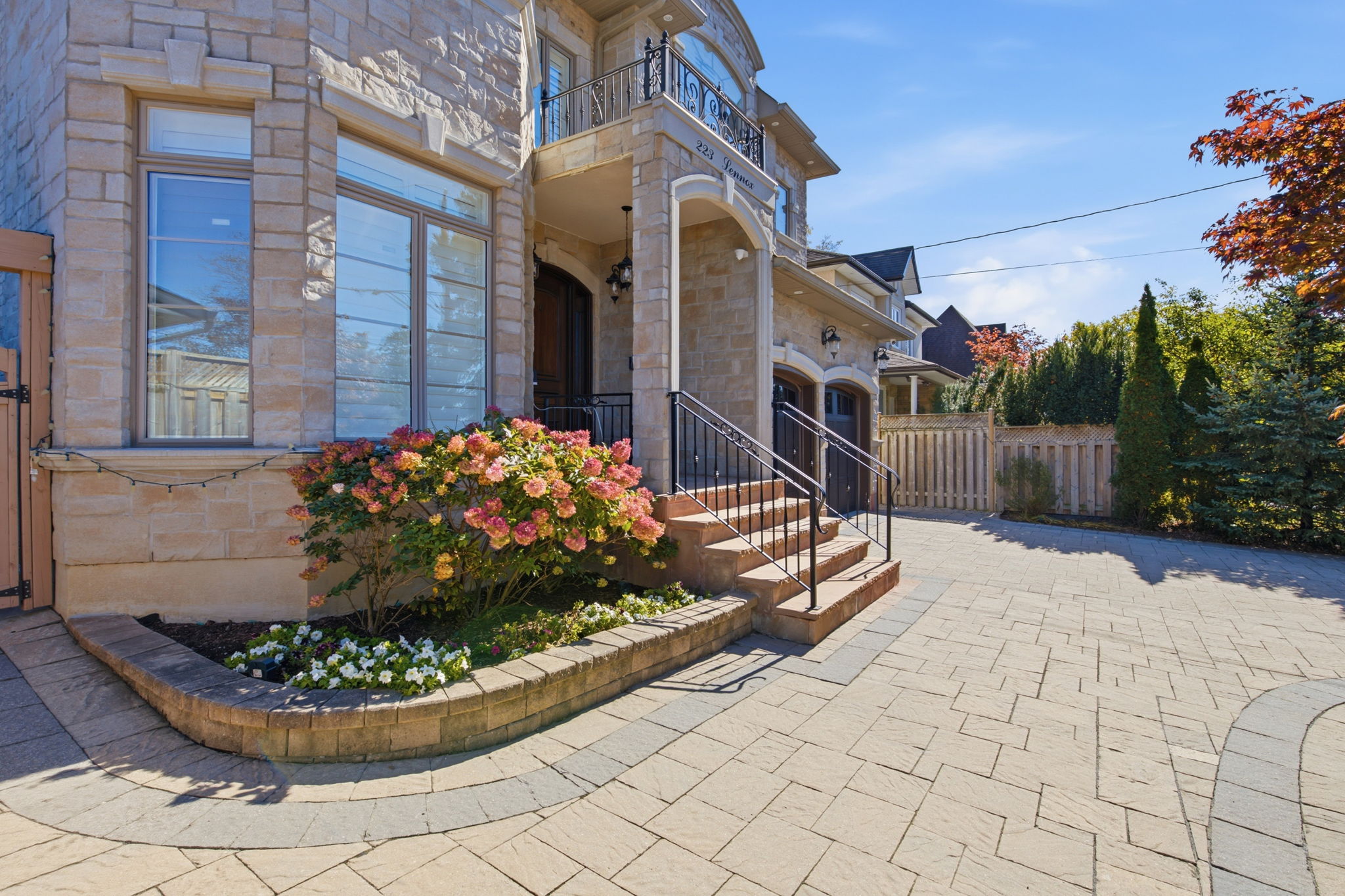 Property in Richmond Hill — delivered property photograph 4