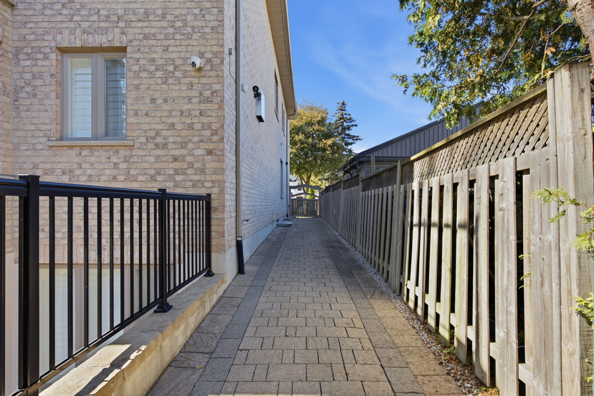 Property in Richmond Hill — delivered property photograph 8