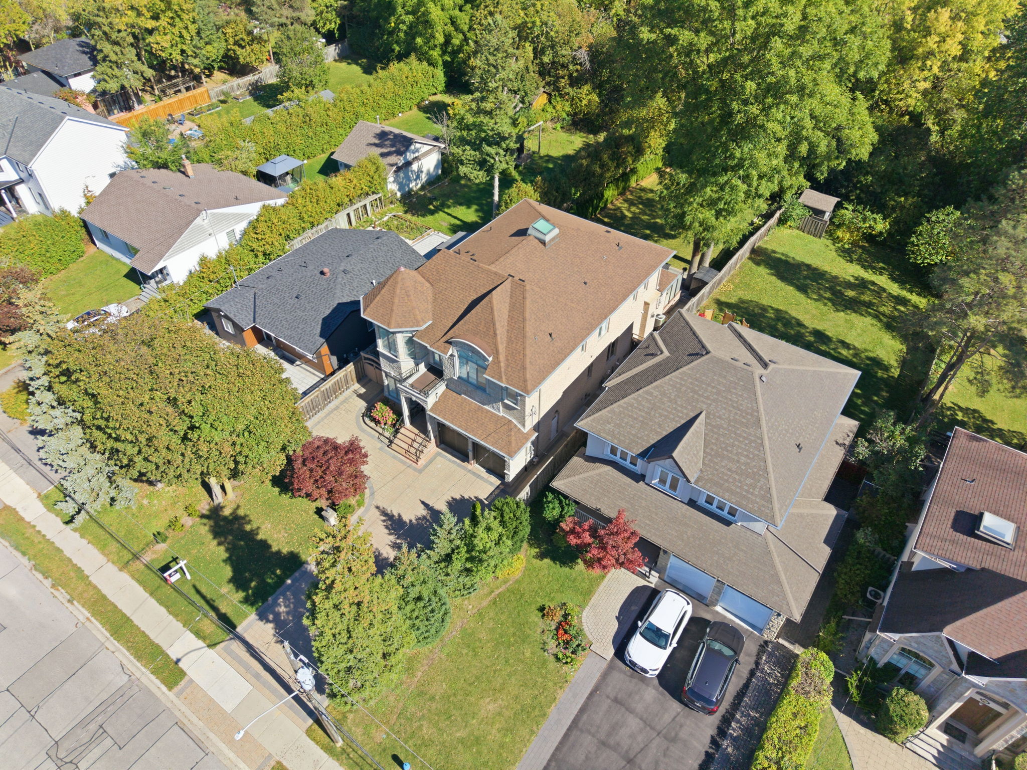 Property in Richmond Hill — delivered property photograph 12