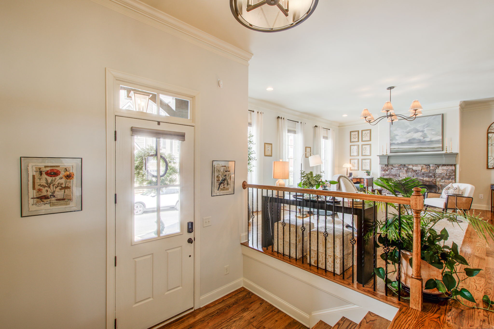 6 Living Room B w Entry