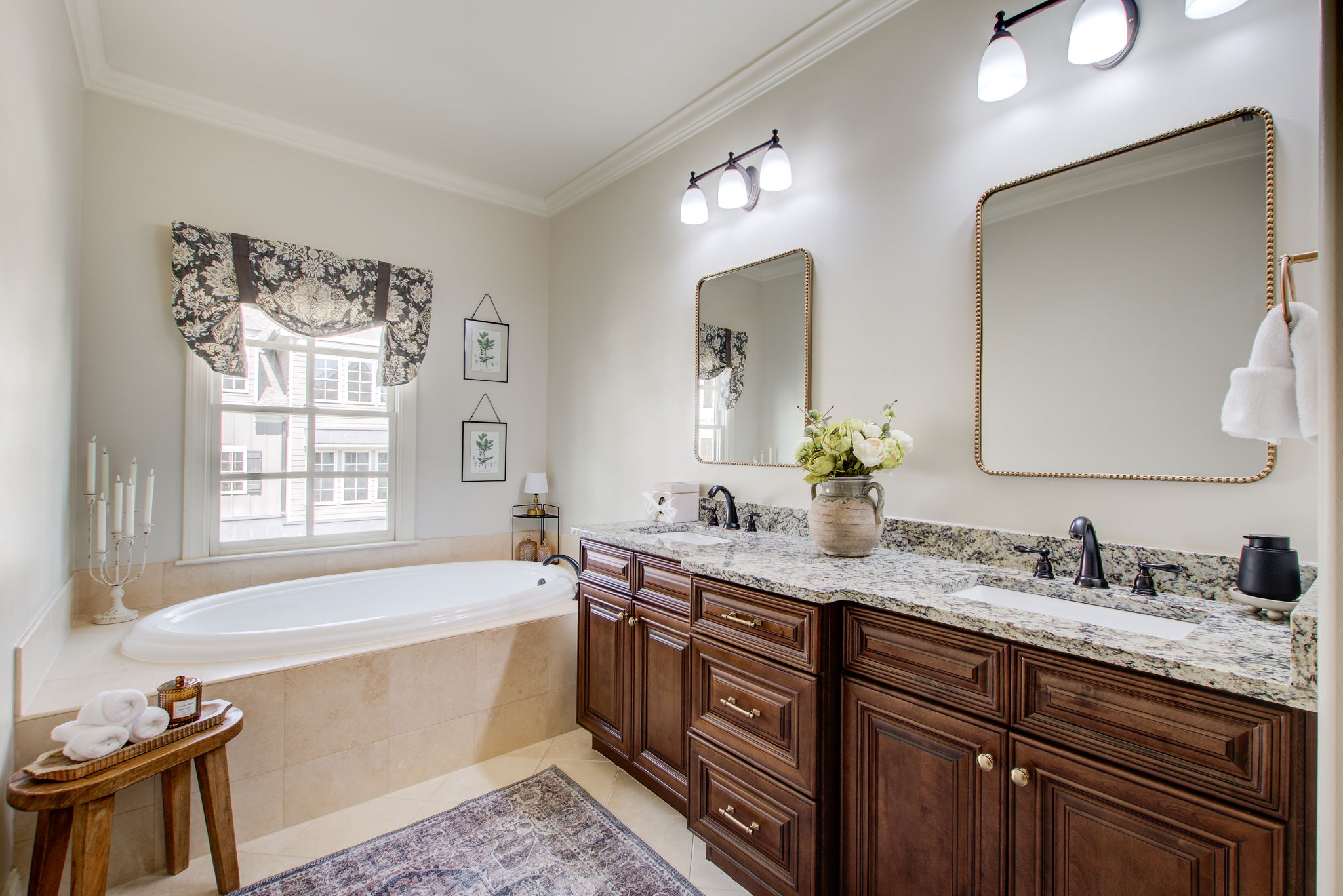 27 Main BR En Suite A