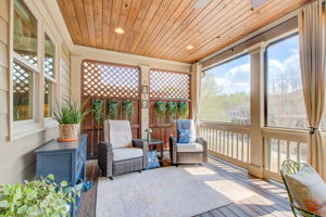 16 Screened In Balcony B