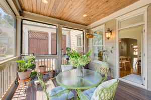 18 Screened In Balcony C w Keeping Area