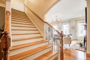 24 Staircase Detail w LR