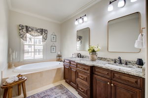 27 Main BR En Suite A