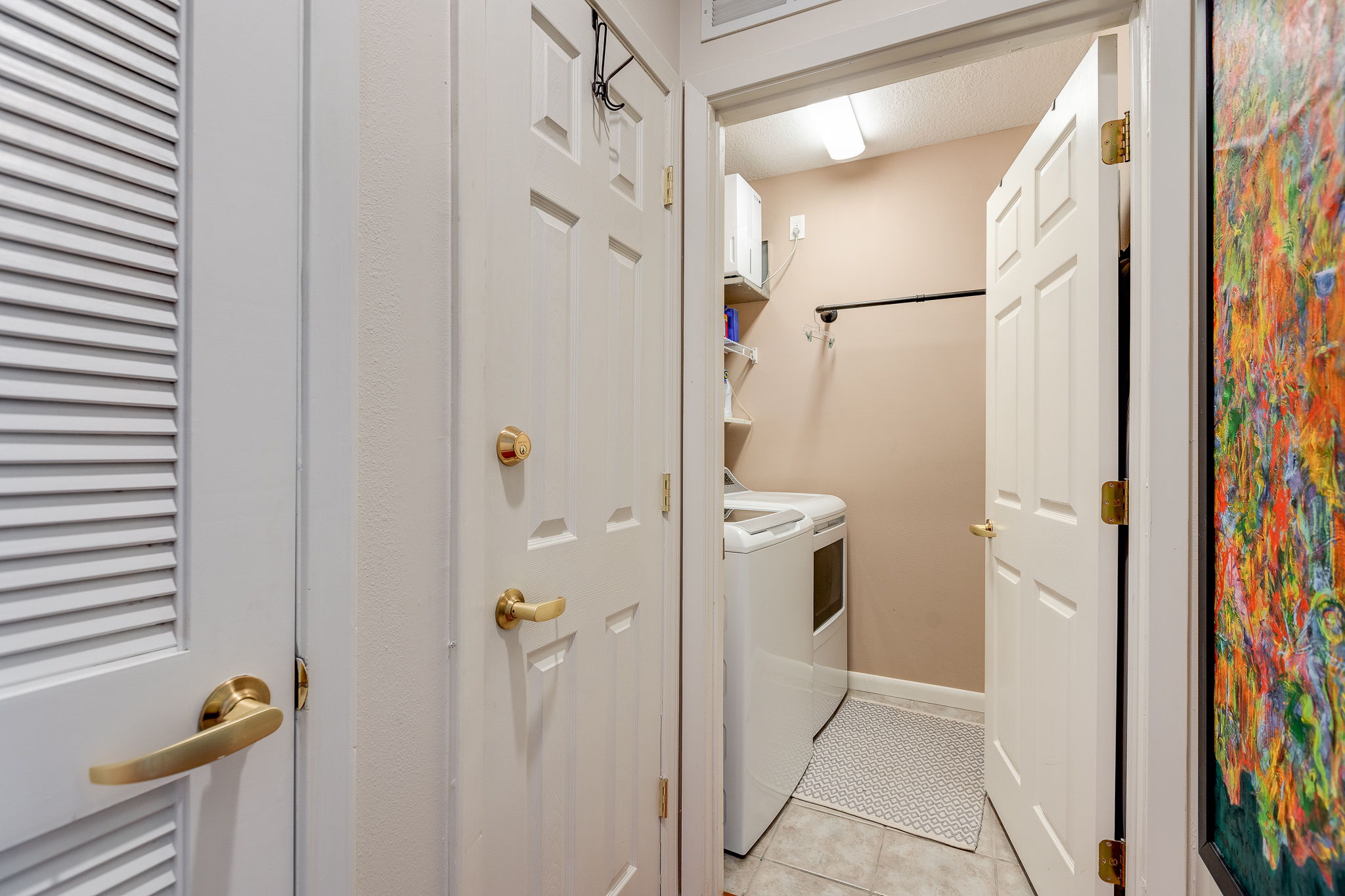 2 (19 of 26) Laundry