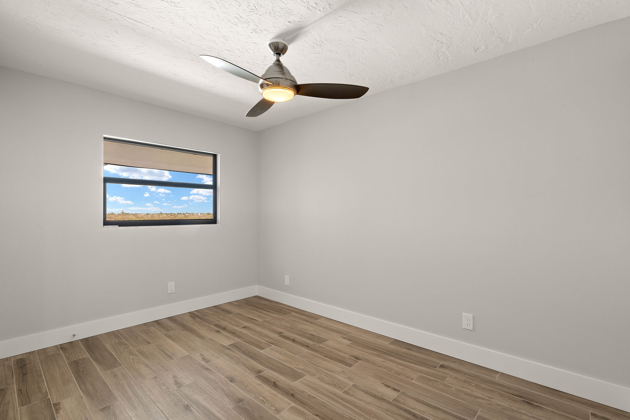 Guest Bedroom- please add virtual staging