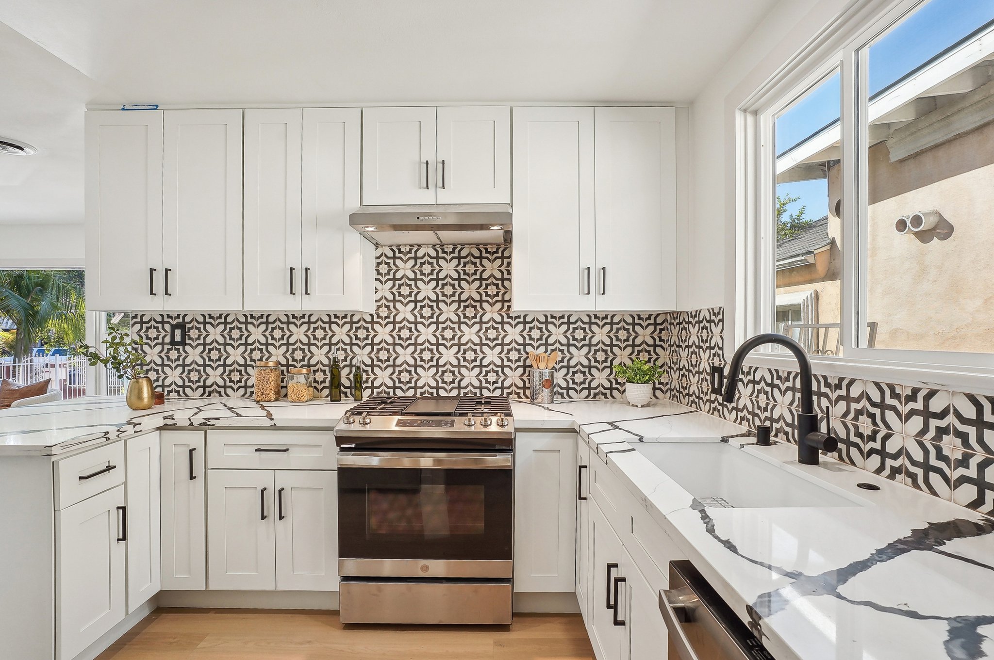Cloverdale Ave-009.jpg