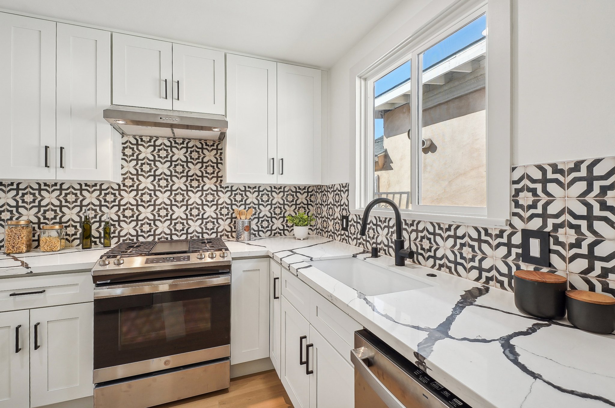 Cloverdale Ave-010.jpg