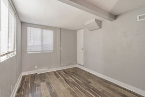  Photo 31