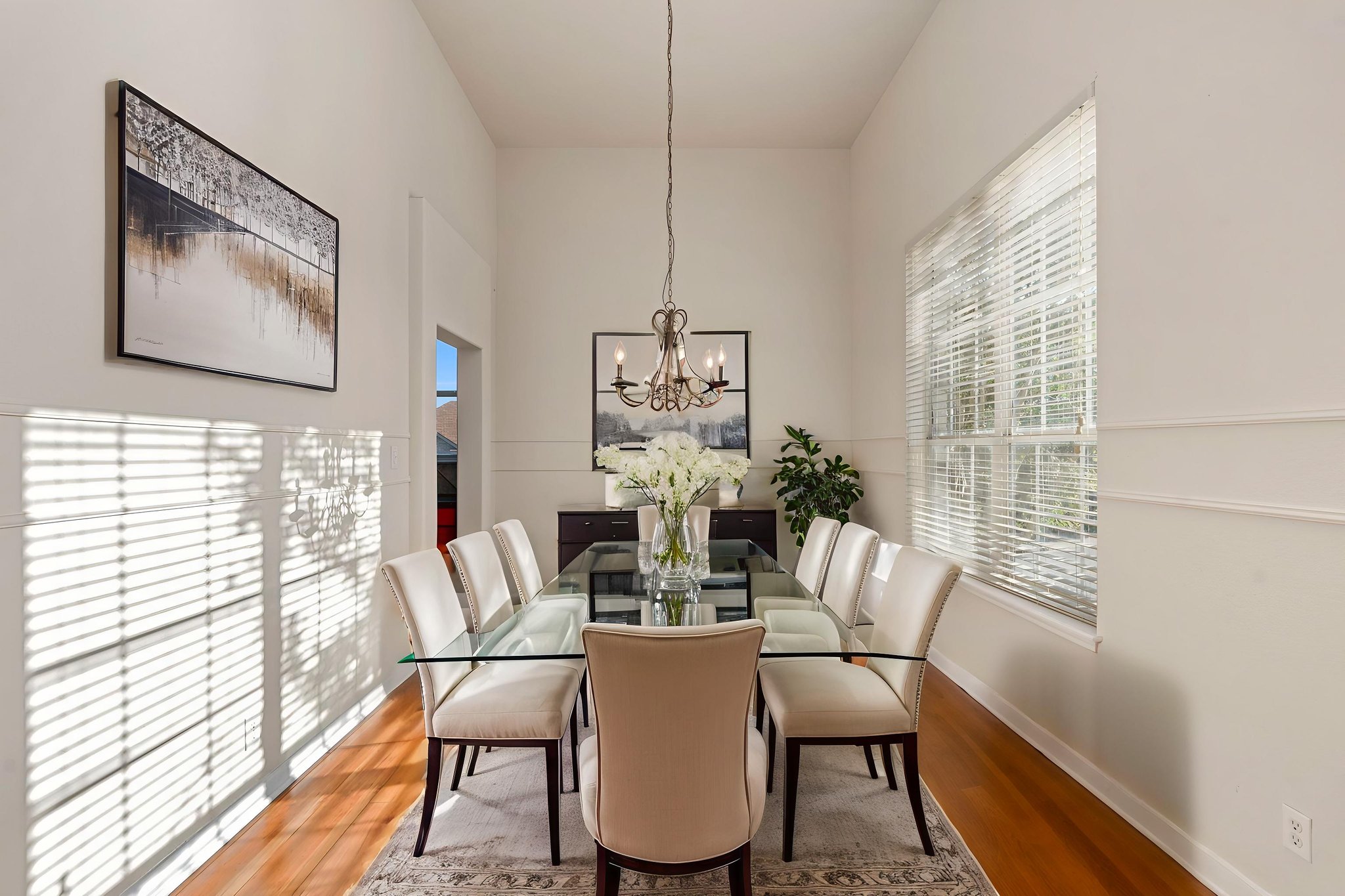 DSC08943 virtually staged.jpeg