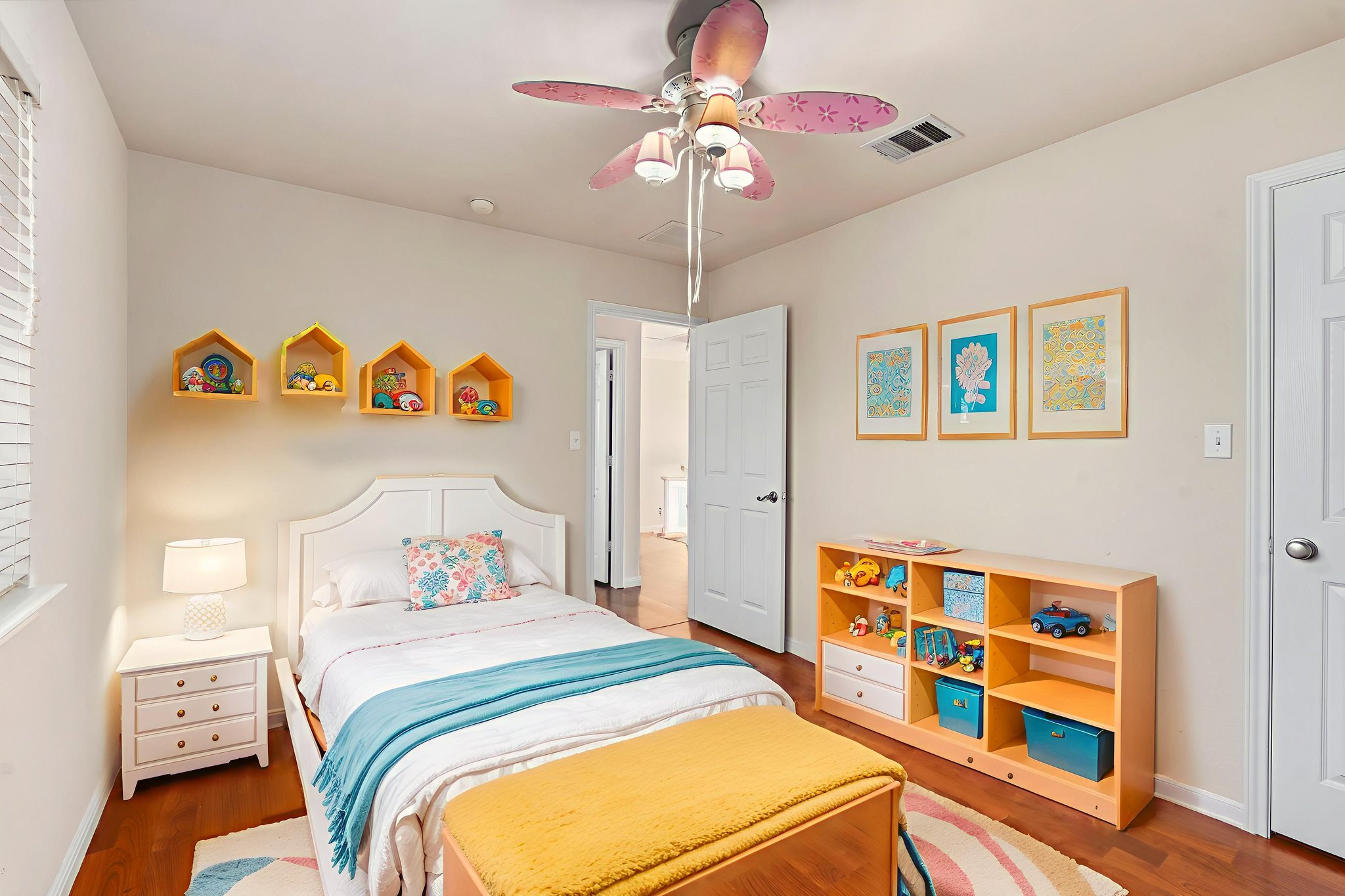 DSC09080 virtually staged.jpeg