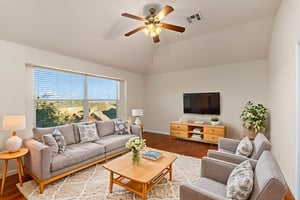 DSC09097 virtually staged.jpeg