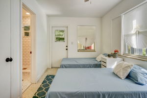 Thomas St-033