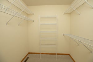 14-Walk in Closet