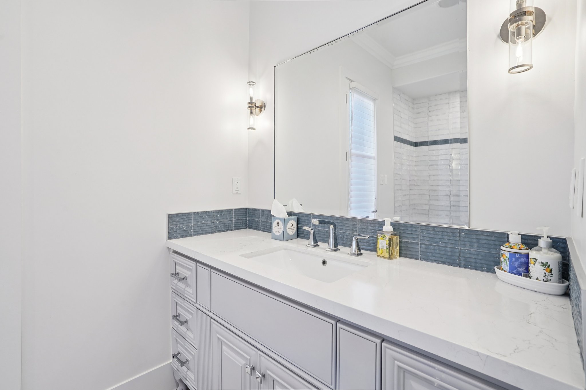 Via La Brea-S3012-070.jpg