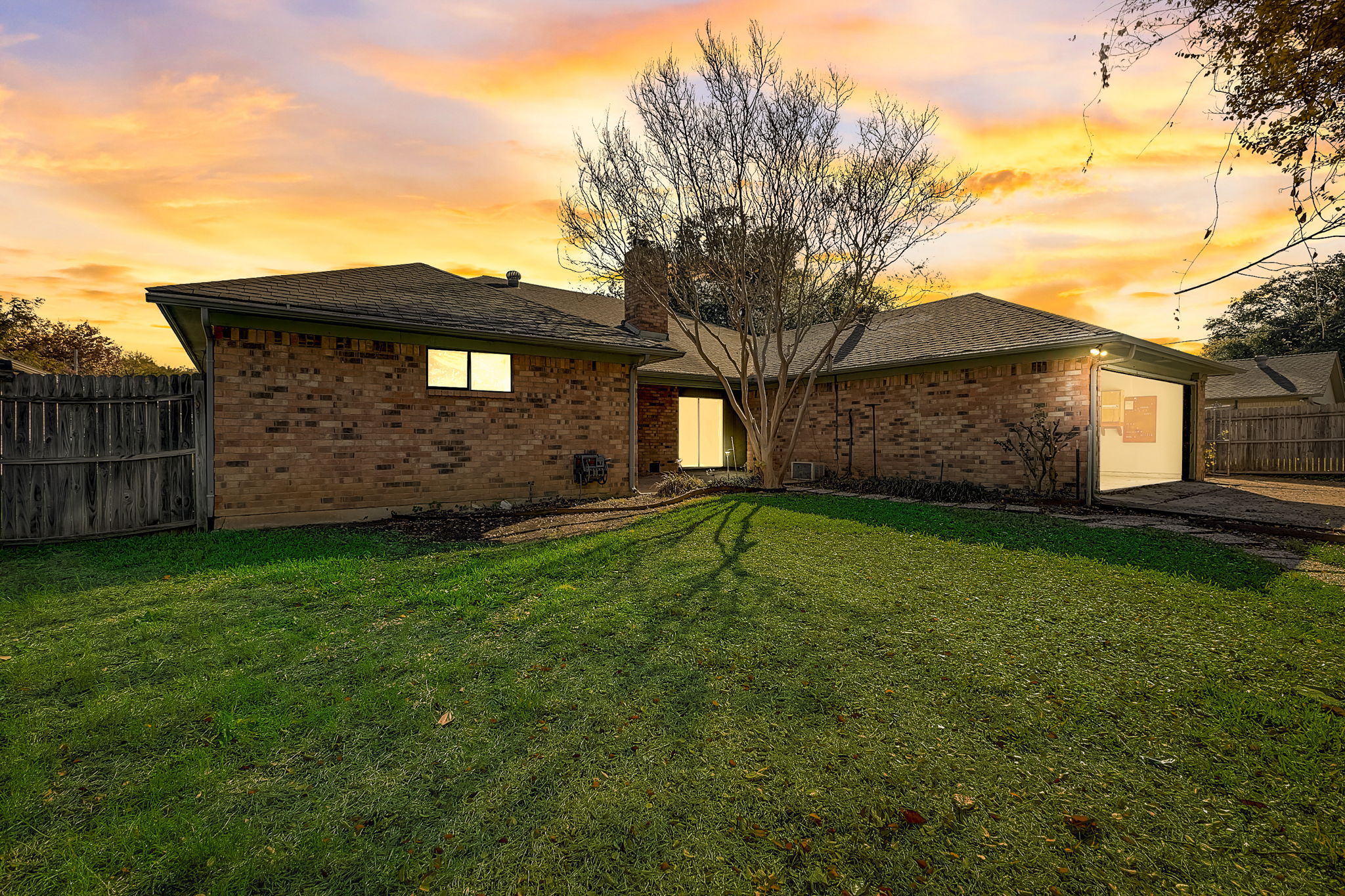 2233 Farrington Ln, Hurst, TX 76054 ShowingTime+ Listing Media Services