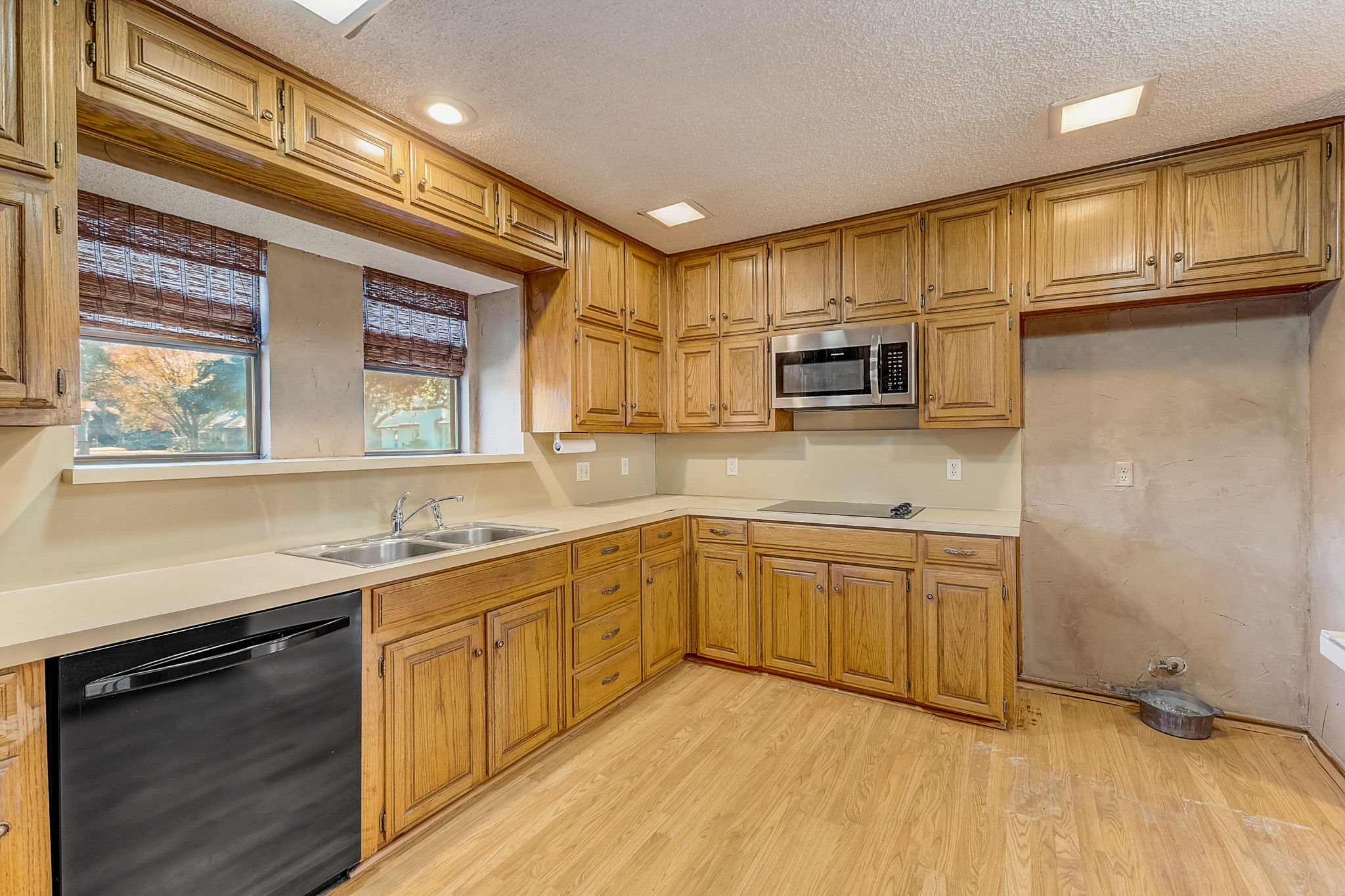 2233 Farrington Ln, Hurst, TX 76054 ShowingTime+ Listing Media Services