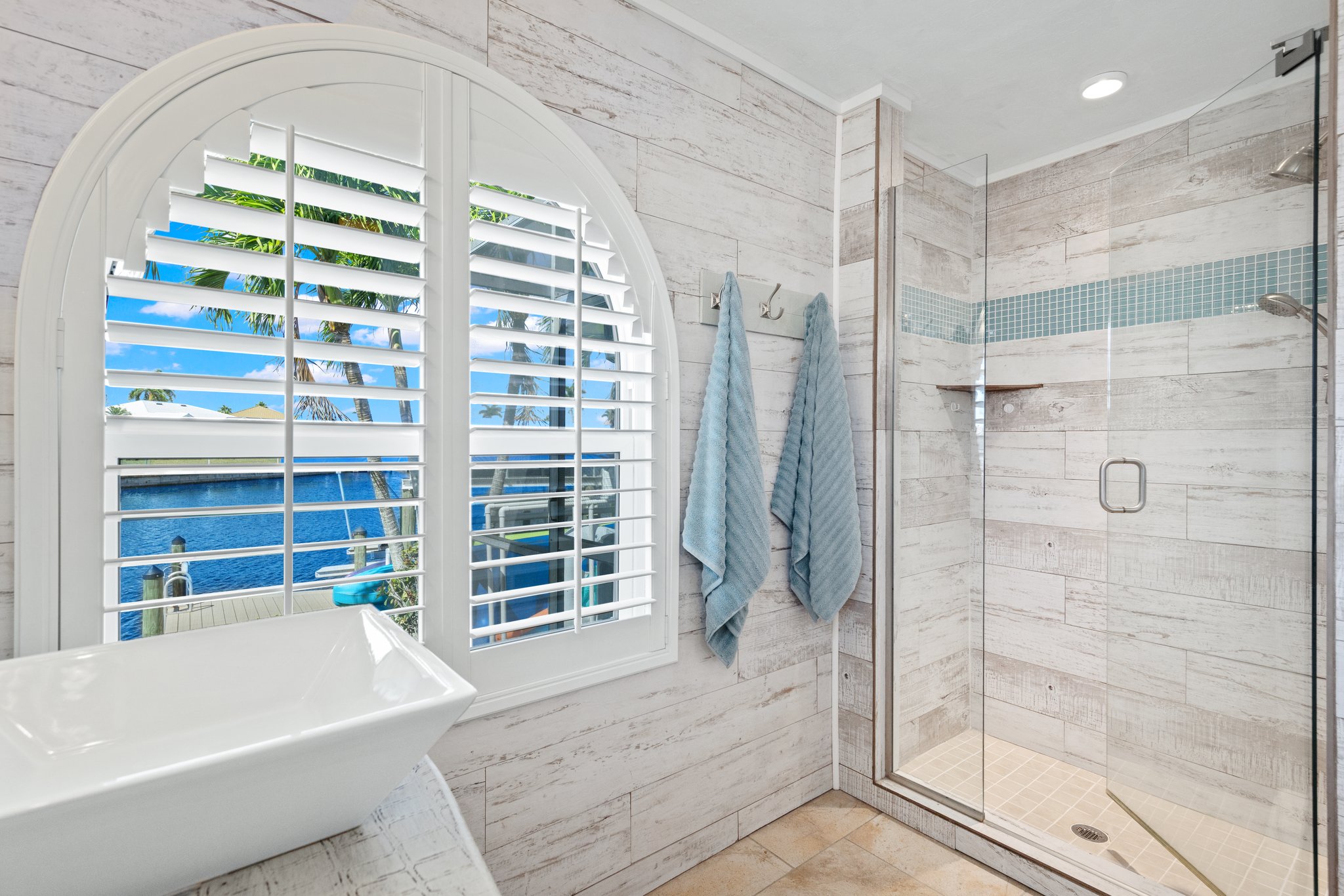 Primary Bathroom 2.jpg