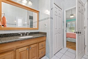Guest Bathroom 1.jpg