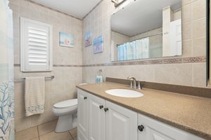 Guest Bathroom 2.jpg