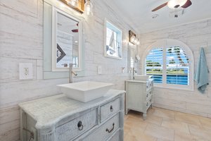 Primary Bathroom 1.jpg