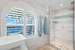 Primary Bathroom 2.jpg