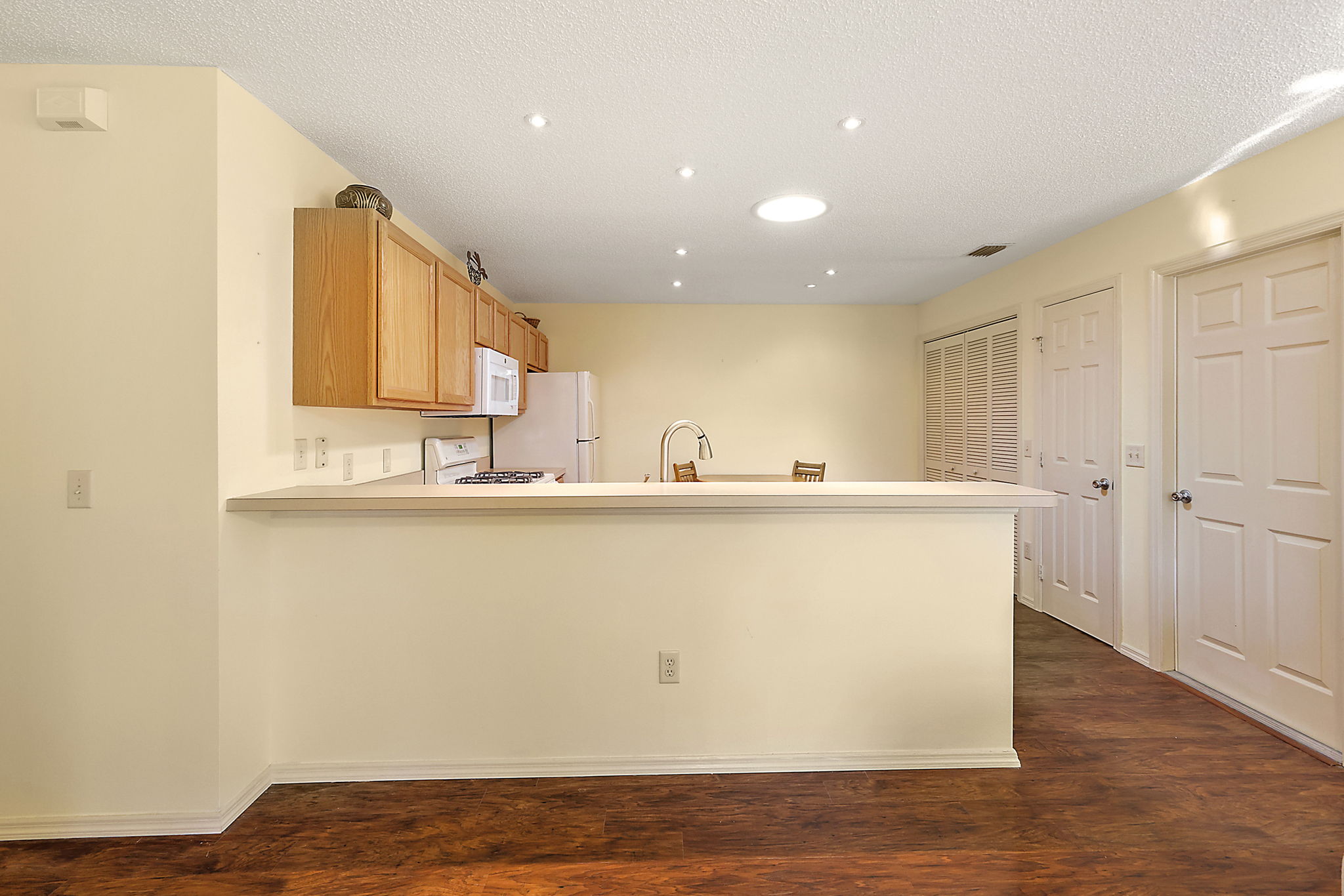 Kitchen Breakfast Bar