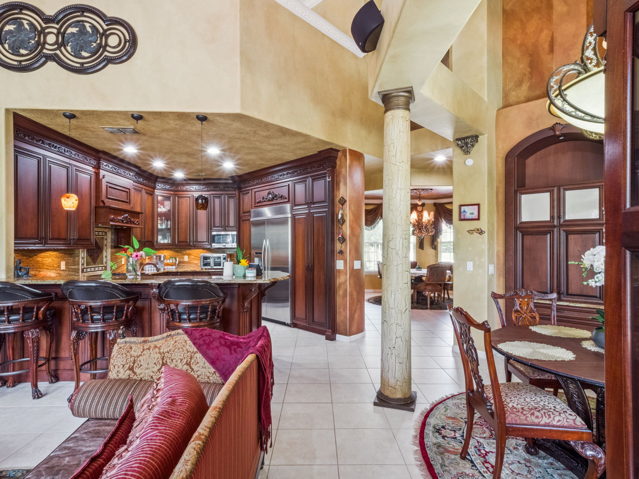Living Room/Kitchen/Eat In