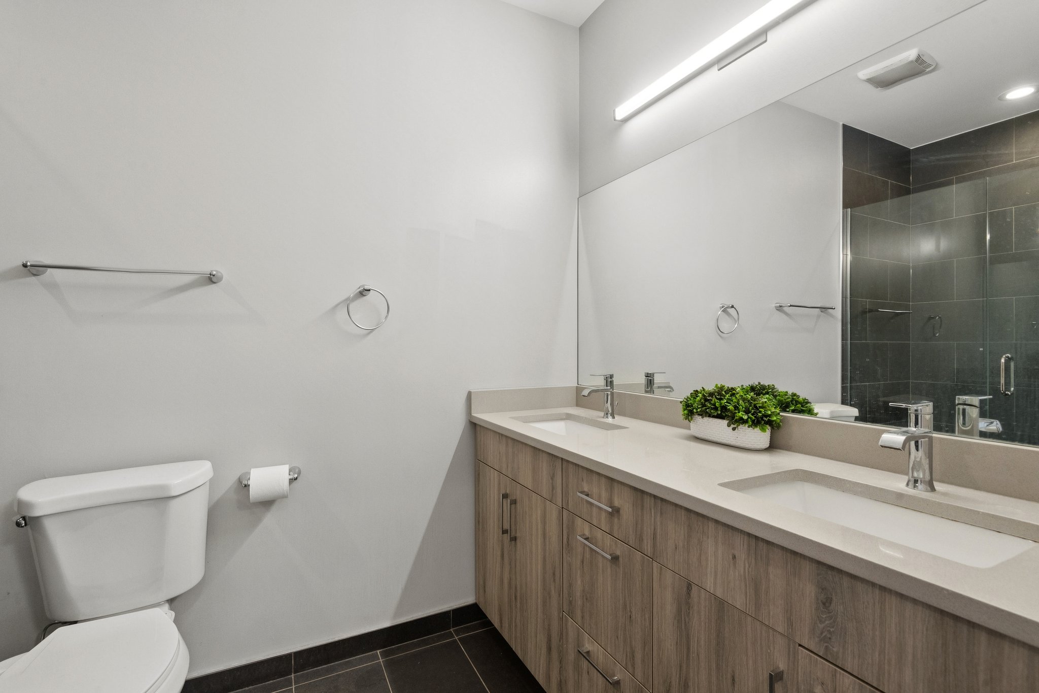 2237 W Coulter St_007.jpg