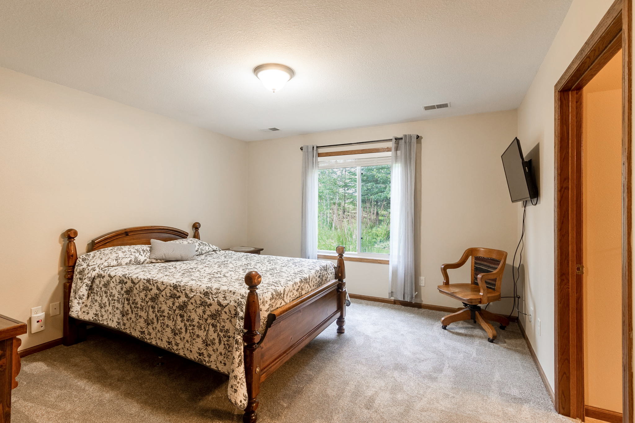 18 bedroom_