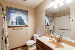 19 bathroom_